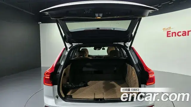 Volvo XC60 2019 — Photo 3/20