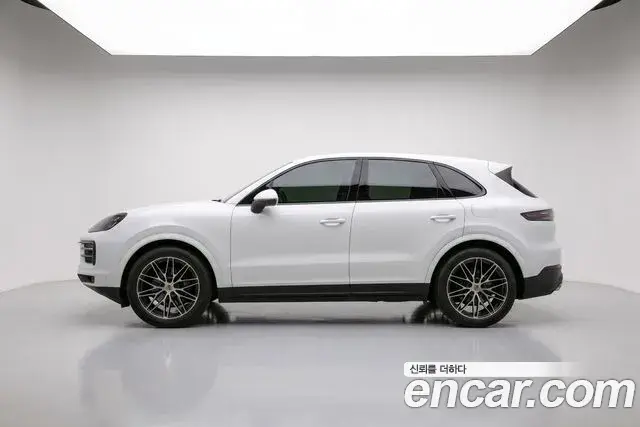 Porsche Cayenne 2023 — Photo 1/20
