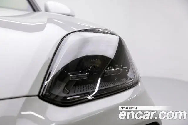 Porsche Cayenne 2023 — Photo 9/20