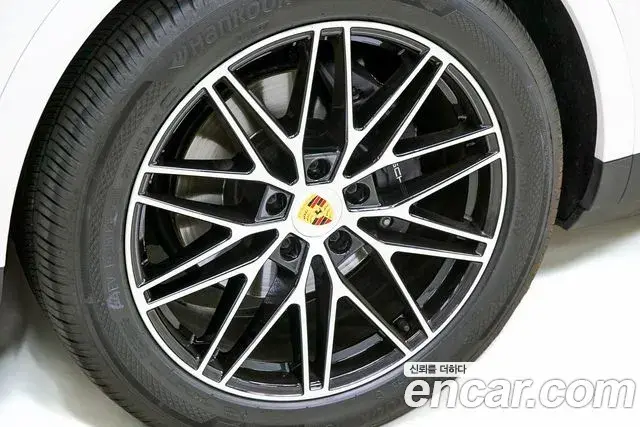 Porsche Cayenne 2023 — Photo 11/20
