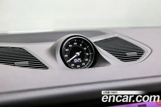 Porsche Cayenne 2023 — Photo 8/20