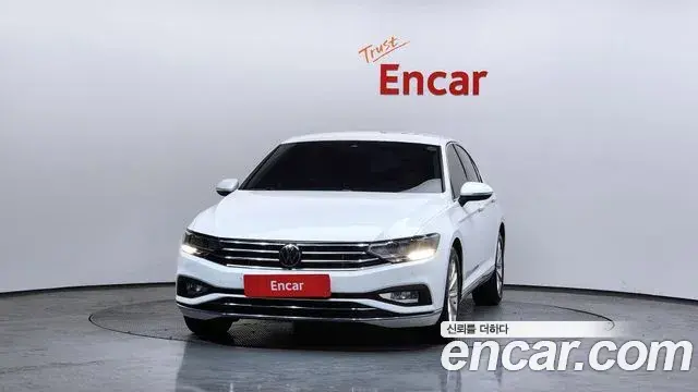 Volkswagen Passat GT 2021 — Photo 1/20