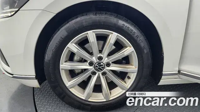 Volkswagen Passat GT 2021 — Photo 14/20