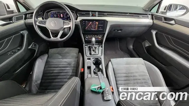 Volkswagen Passat GT 2021 — Photo 9/20