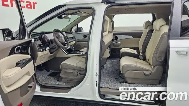 Kia Carnival 2021 — Фото 18/20