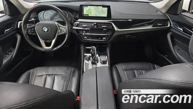 BMW 5 Series 2018 — Фото 7/20