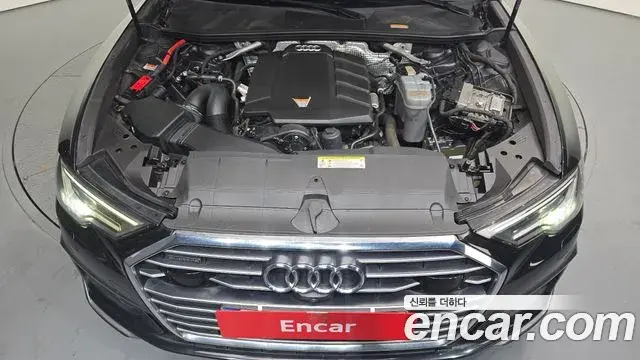 Audi A6 2021 — ფოტო 13/20