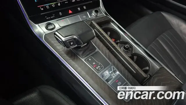 Audi A6 2021 — ფოტო 18/20