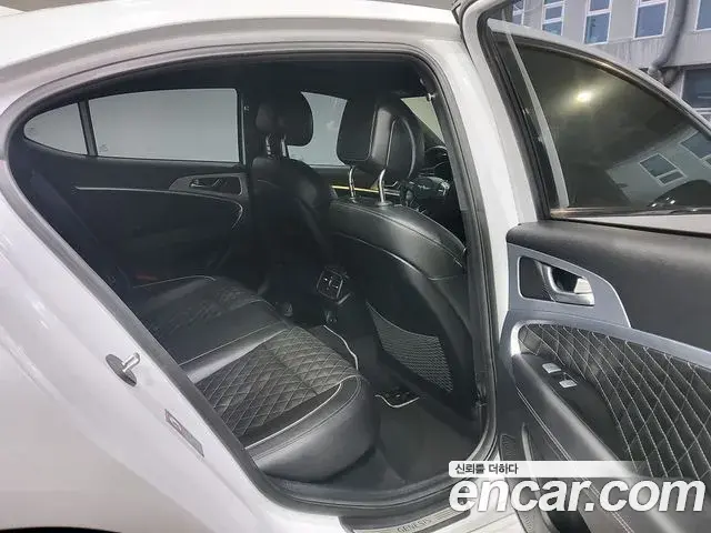 Genesis G70 2018 — Photo 10/20
