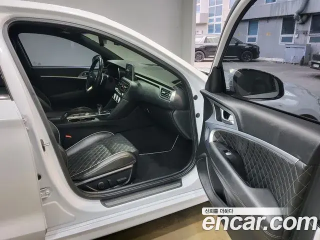 Genesis G70 2018 — Photo 11/20
