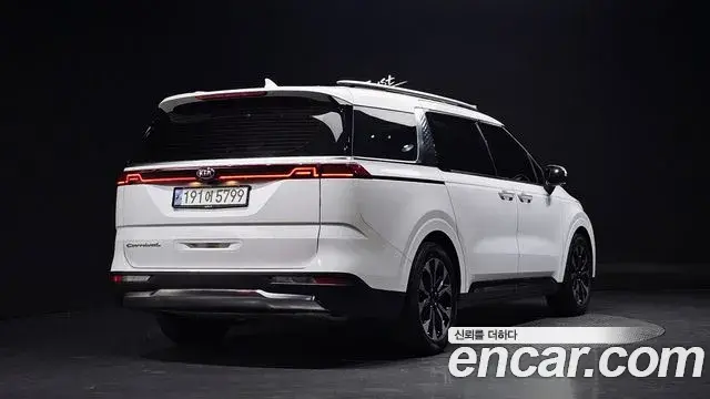 Kia Carnival 2021 — ფოტო 7/20