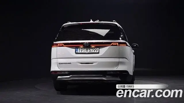 Kia Carnival 2021 — ფოტო 10/20