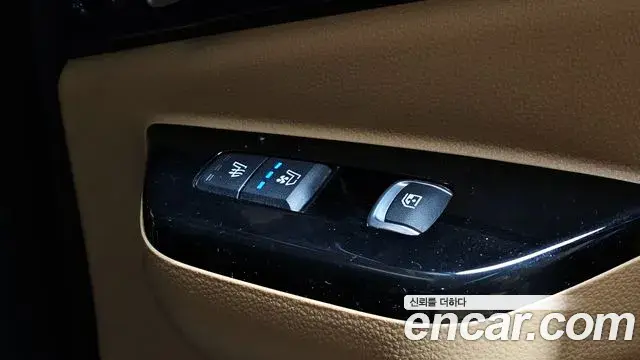Kia Carnival 2021 — ფოტო 18/20