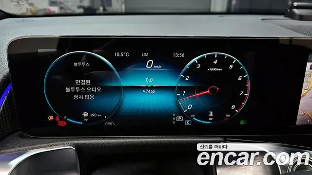 Mercedes-Benz GLB-Class 2021 — Фото 8/20