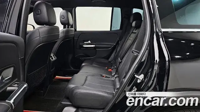 Mercedes-Benz GLB-Class 2021 — Фото 13/20