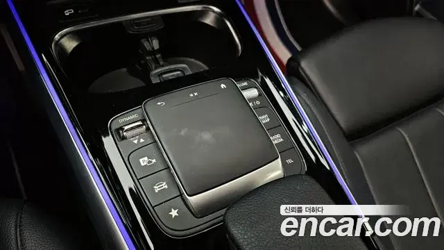 Mercedes-Benz GLB-Class 2021 — Фото 17/20