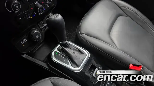 Jeep Renegade 2021 — Şəkil 17/20