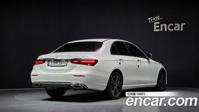 Mercedes-Benz E-Class 2020 — Photo 13/20