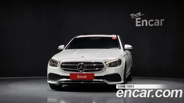 Mercedes-Benz E-Class 2020 — Photo 8/20