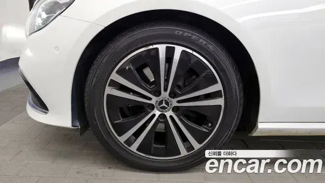 Mercedes-Benz E-Class 2020 — Photo 14/20
