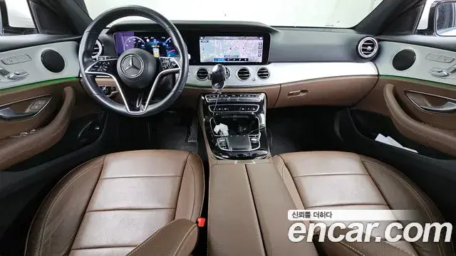 Mercedes-Benz E-Class 2020 — Photo 11/20