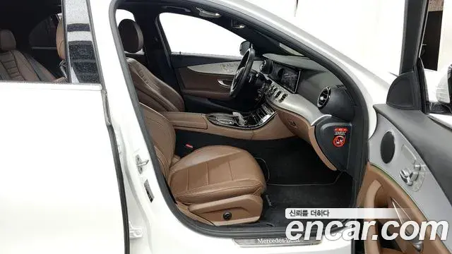 Mercedes-Benz E-Class 2020 — Photo 10/20