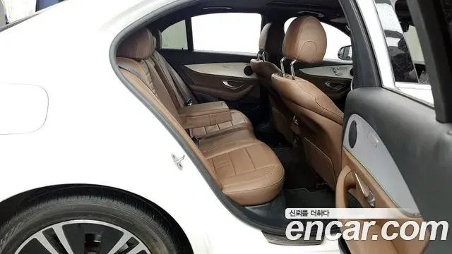 Mercedes-Benz E-Class 2020 — Photo 5/20