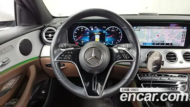 Mercedes-Benz E-Class 2020 — Photo 3/20