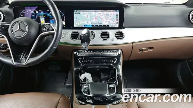 Mercedes-Benz E-Class 2020 — Photo 9/20