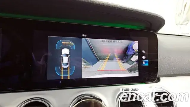 Mercedes-Benz E-Class 2020 — Photo 12/20