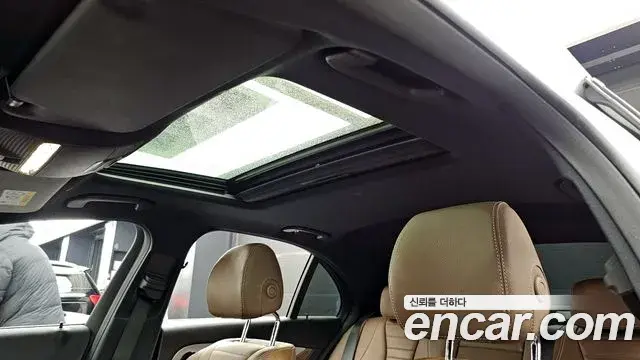 Mercedes-Benz E-Class 2020 — Photo 17/20