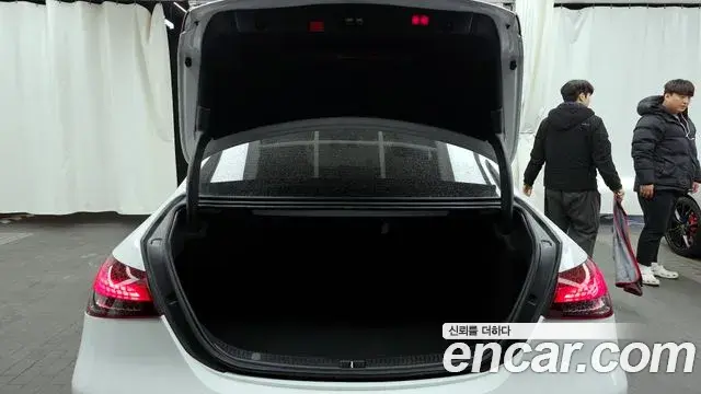 Mercedes-Benz E-Class 2020 — Photo 19/20