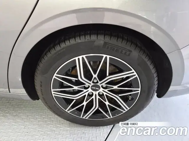Genesis G90 2023 — Photo 11/20