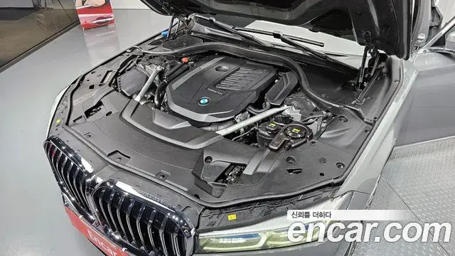 BMW 7 Series 2021 — ფოტო 8/20
