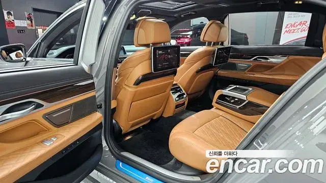 BMW 7 Series 2021 — ფოტო 19/20