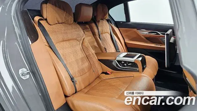 BMW 7 Series 2021 — ფოტო 16/20