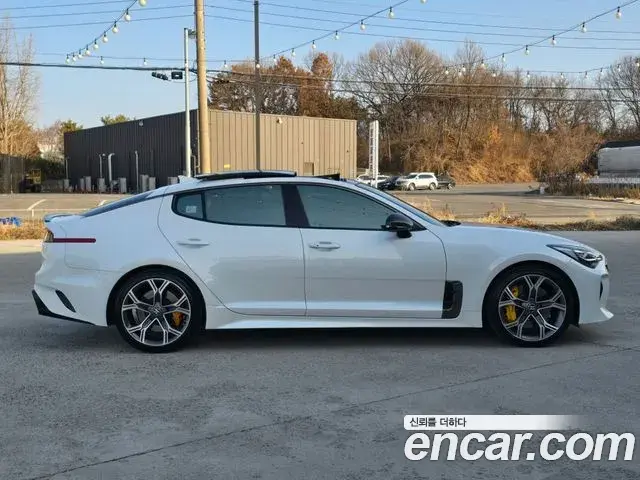 Kia Stinger 2018 — Şəkil 11/20