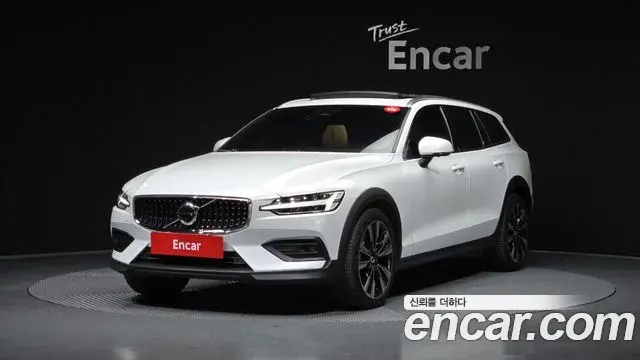 Volvo V60 Cross Country 2023 — Photo 14/20