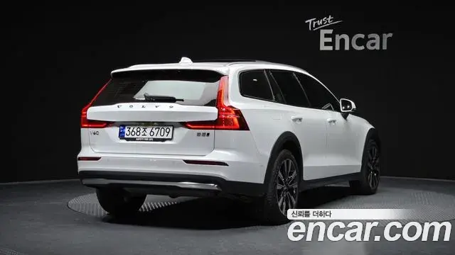 Volvo V60 Cross Country 2023 — Photo 5/20