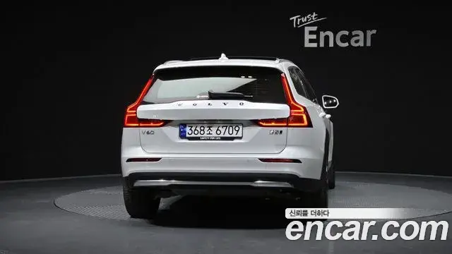 Volvo V60 Cross Country 2023 — Photo 6/20