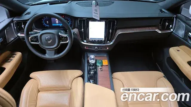 Volvo V60 Cross Country 2023 — Photo 18/20