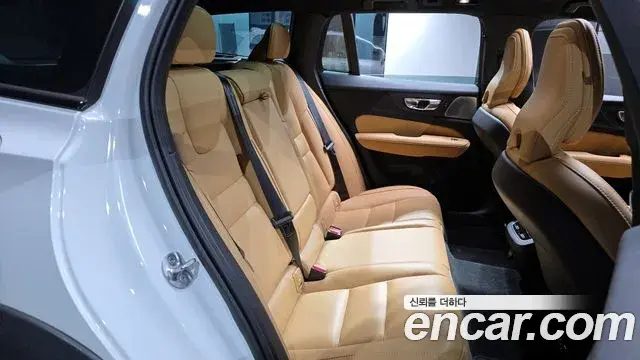 Volvo V60 Cross Country 2023 — Photo 9/20