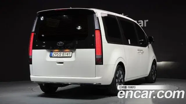 Hyundai Staria 2022 — Фото 1/20