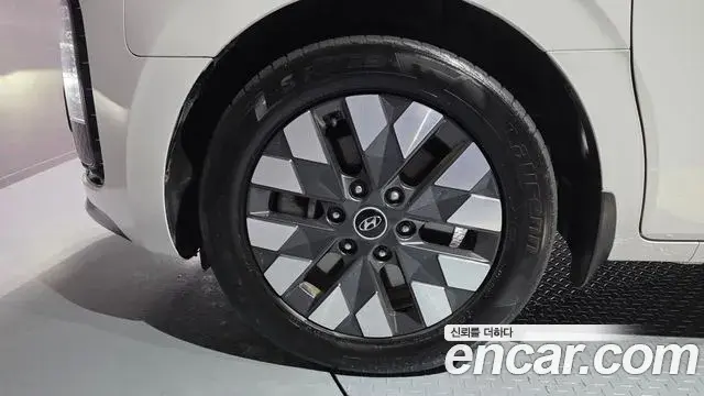 Hyundai Staria 2022 — Фото 4/20