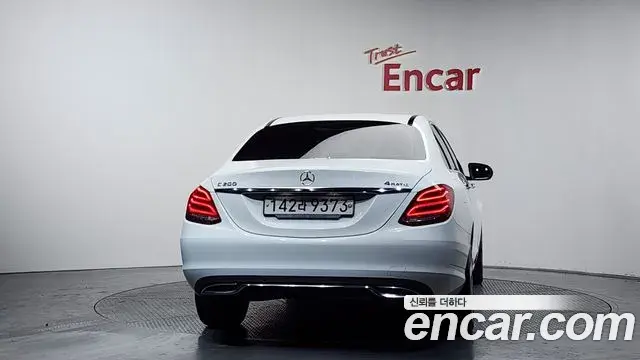 Mercedes-Benz C-Class 2018 — ფოტო 8/20
