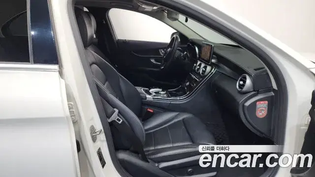 Mercedes-Benz C-Class 2018 — ფოტო 15/20