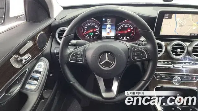 Mercedes-Benz C-Class 2018 — ფოტო 18/20
