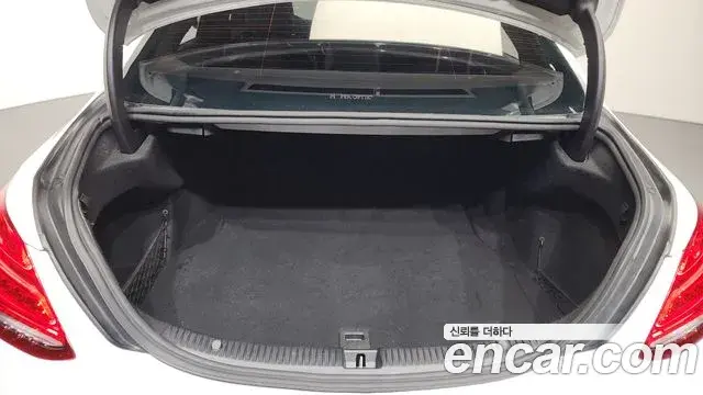 Mercedes-Benz C-Class 2018 — ფოტო 7/20