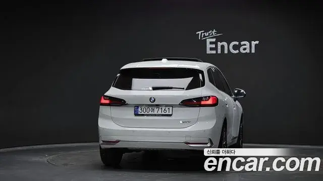 BMW 2 Series Active Tourer 2023 — ფოტო 16/20