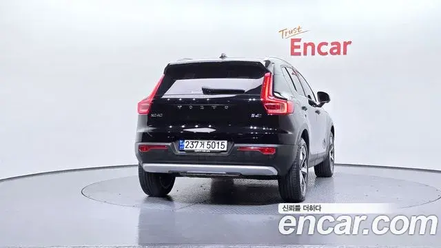 Volvo XC40 2023 — Şəkil 3/20